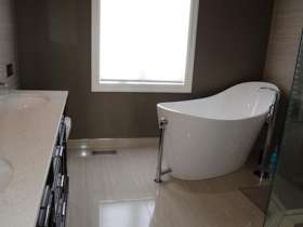 bathroom-soaker-tub